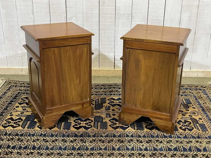Pamono English Mahogany Bedside Tables, Set of 2> Nightstands