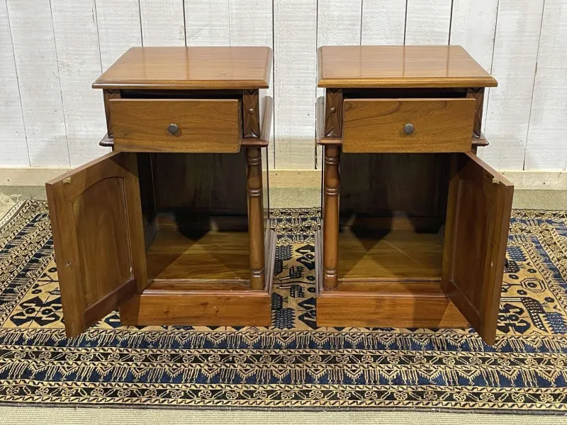 Pamono English Mahogany Bedside Tables, Set of 2> Nightstands