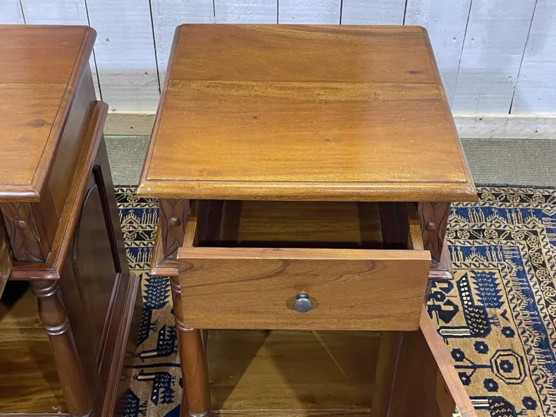 Pamono English Mahogany Bedside Tables, Set of 2> Nightstands