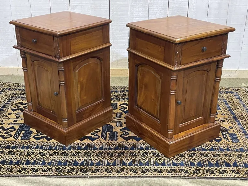 Pamono English Mahogany Bedside Tables, Set of 2> Nightstands