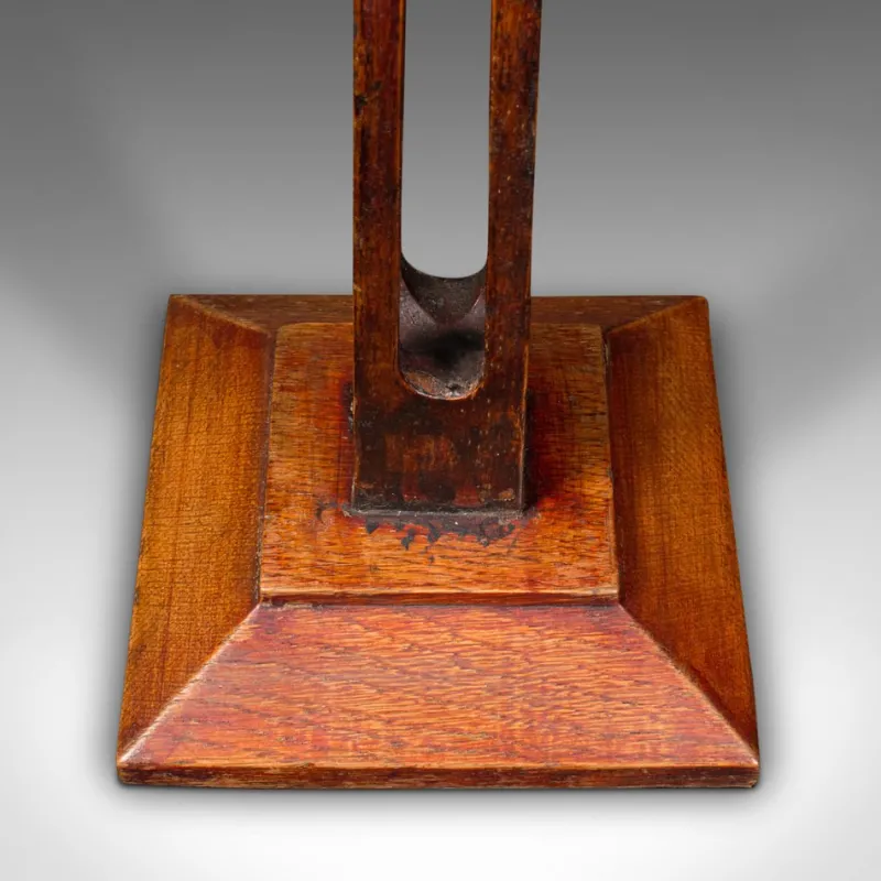 Online Pamono English Oak Statue Stand