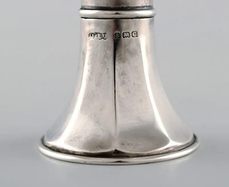 Pamono English Pepper Shaker in Silver, Late 19th Century> Salt & Pepper Shakers