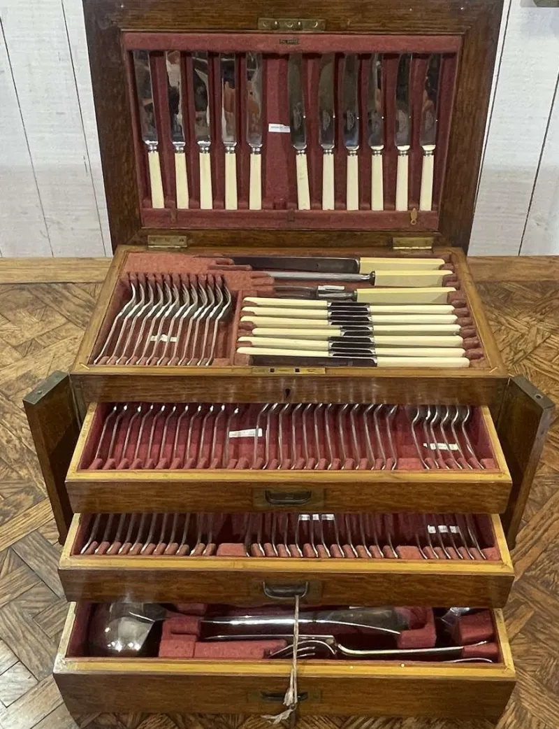 Pamono English Silver-Plated Cutlery Set in Oak Box, Set of 119> Cutlery & Serving Utensils