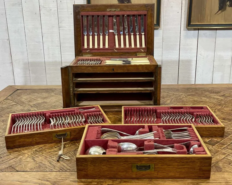 Pamono English Silver-Plated Cutlery Set in Oak Box, Set of 119> Cutlery & Serving Utensils