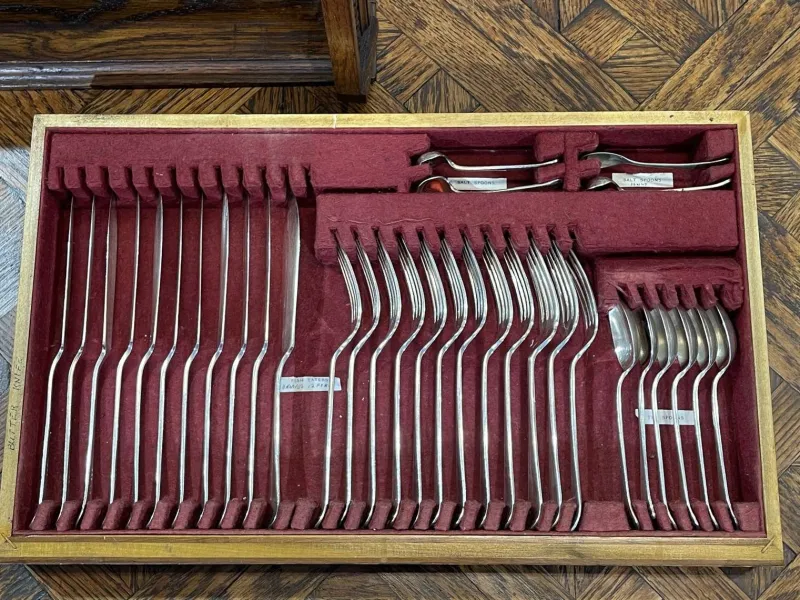 Pamono English Silver-Plated Cutlery Set in Oak Box, Set of 119> Cutlery & Serving Utensils