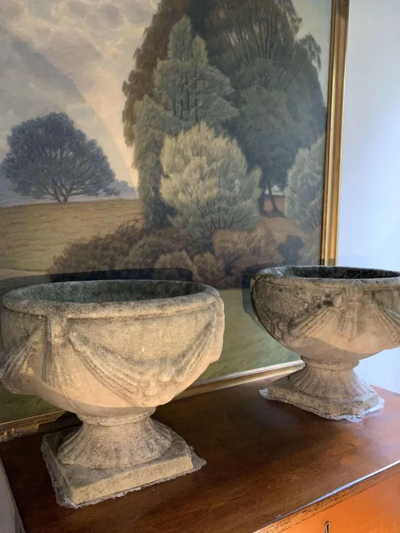 Pamono English Stone Urns, 1920s, Set of 2> Garden Accessories