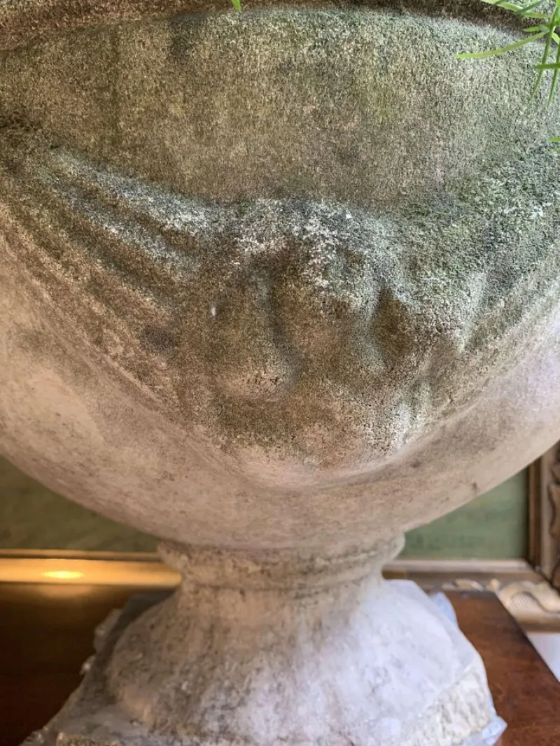 Pamono English Stone Urns, 1920s, Set of 2> Garden Accessories