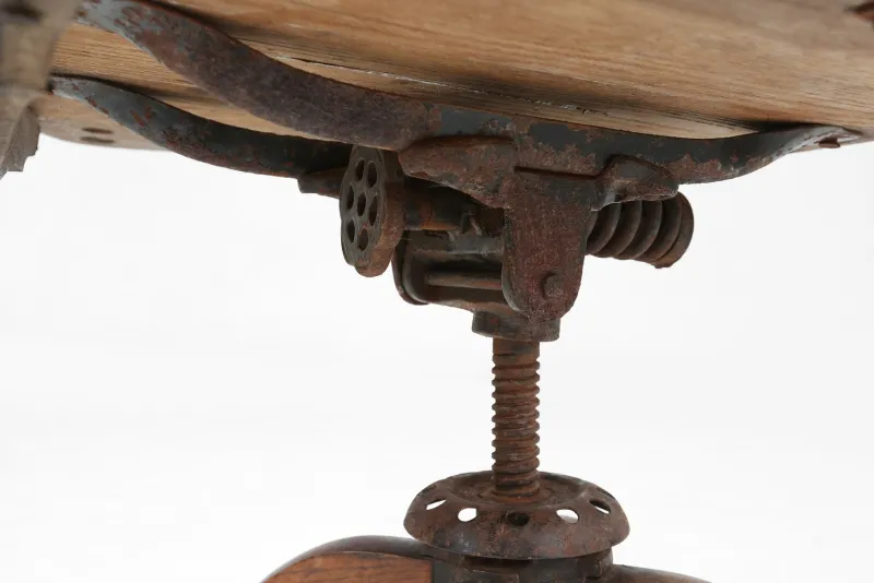 Pamono English Swivel-Base Captain Desk Chair, 1850s> Office Chairs