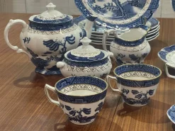 Pamono English Willow Porcelain Dinner Service, Set of 27><noscript><img width=