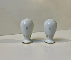 Pamono Errant Salt and Pepper Shakers in Porcelain from Bing & Grondahl, 1950s, Set of 2> Salt & Pepper Shakers