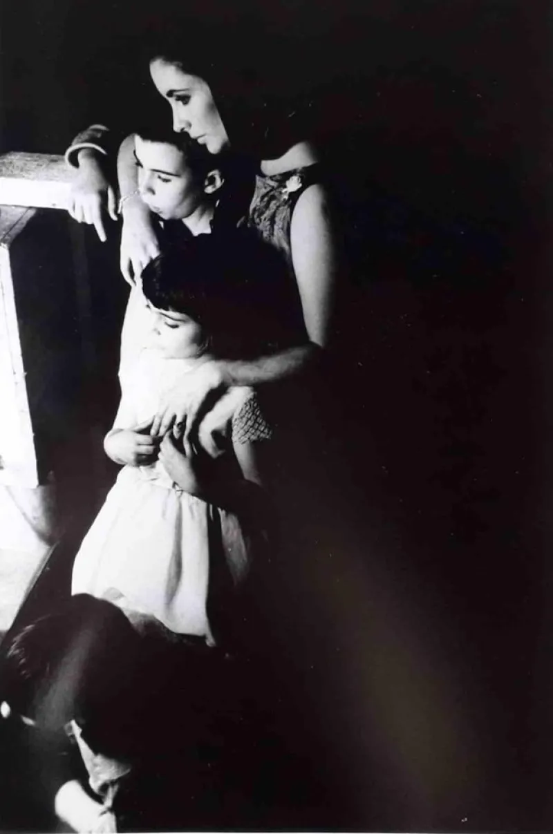 Pamono Eve Arnold, Elizabeth Taylor and Children, Photograph, 1960s> Photography