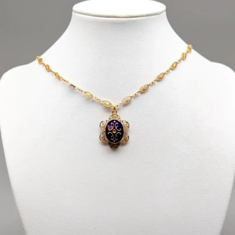 Pamono Fantasy Bracelet in Gold with Enamel Pendant> Bracelets