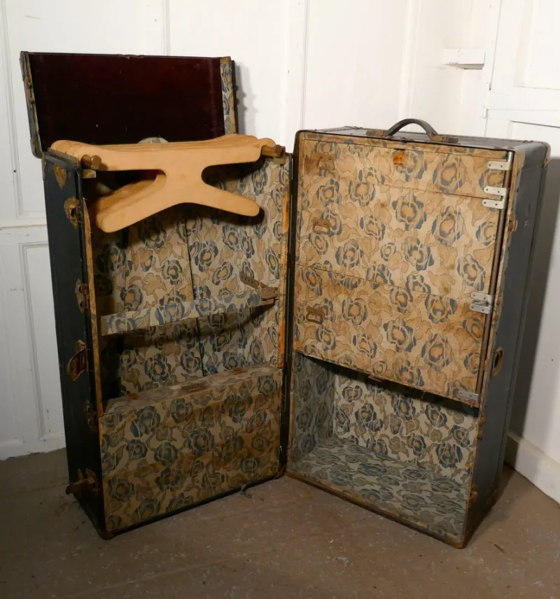 Pamono Fitted Steamer Trunk or Cabin Wardrobe from Excelsior, USA, 1890s> Trunks Crates & Baskets