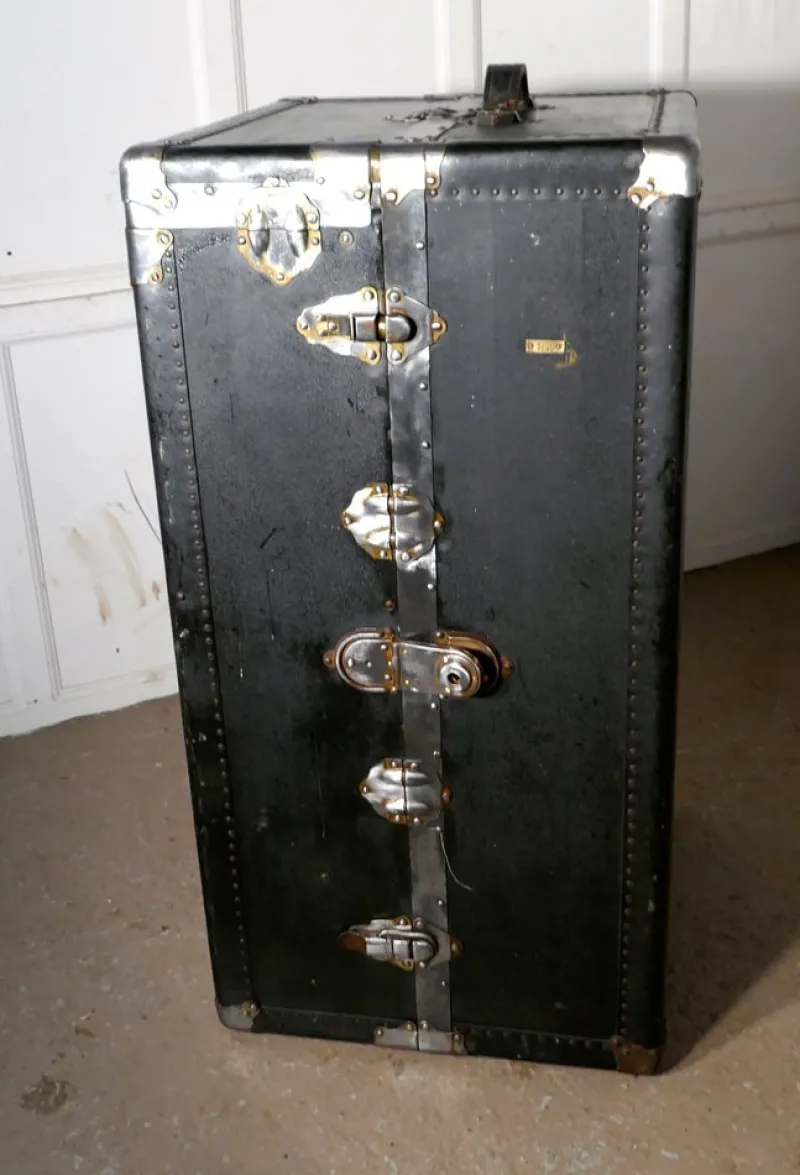 Pamono Fitted Steamer Trunk or Cabin Wardrobe from Excelsior, USA, 1890s> Trunks Crates & Baskets