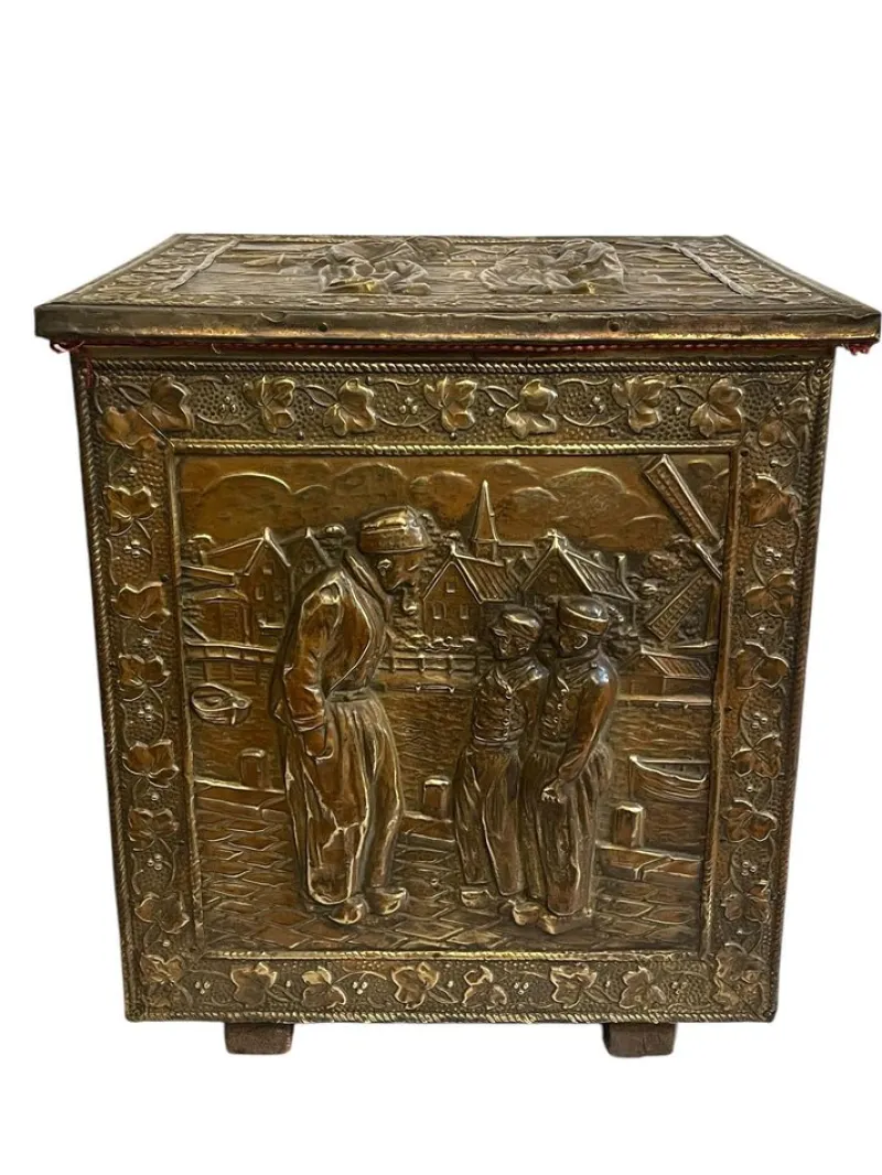 Hot Pamono Flemish Metal Firewood Box, Late 19th Century