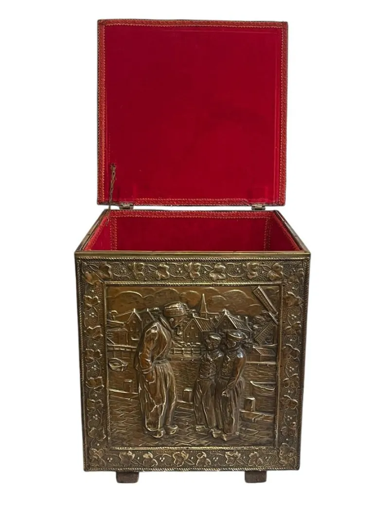Hot Pamono Flemish Metal Firewood Box, Late 19th Century