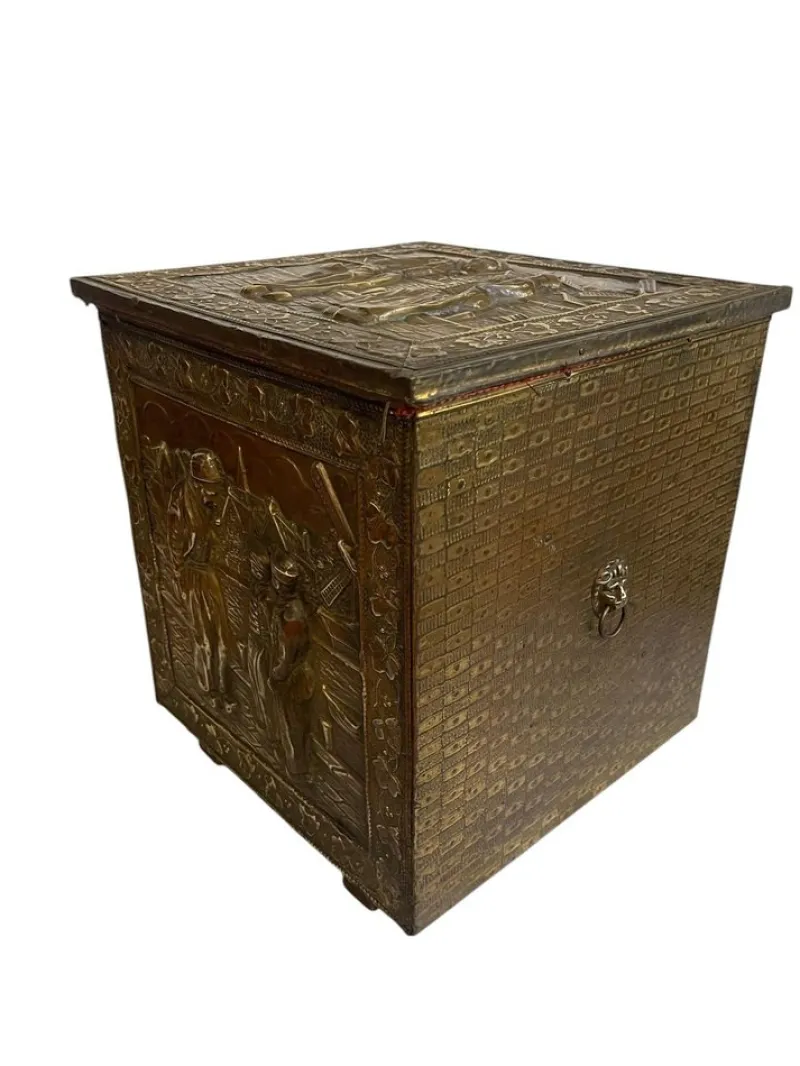 Hot Pamono Flemish Metal Firewood Box, Late 19th Century