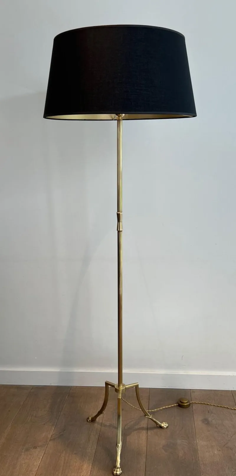 Pamono Floor Lamp in Brass and Tripod Base with Claw Feet from Maison Jansen> Floor Lamps