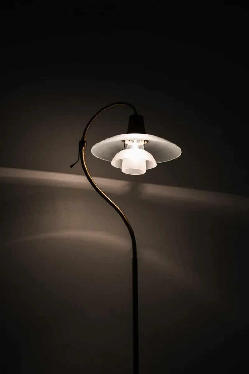 Pamono Floor Lamp in Bronze and Brass with Glass Shades attributed to Poul Henningsen, 1940s> Ceiling Lights