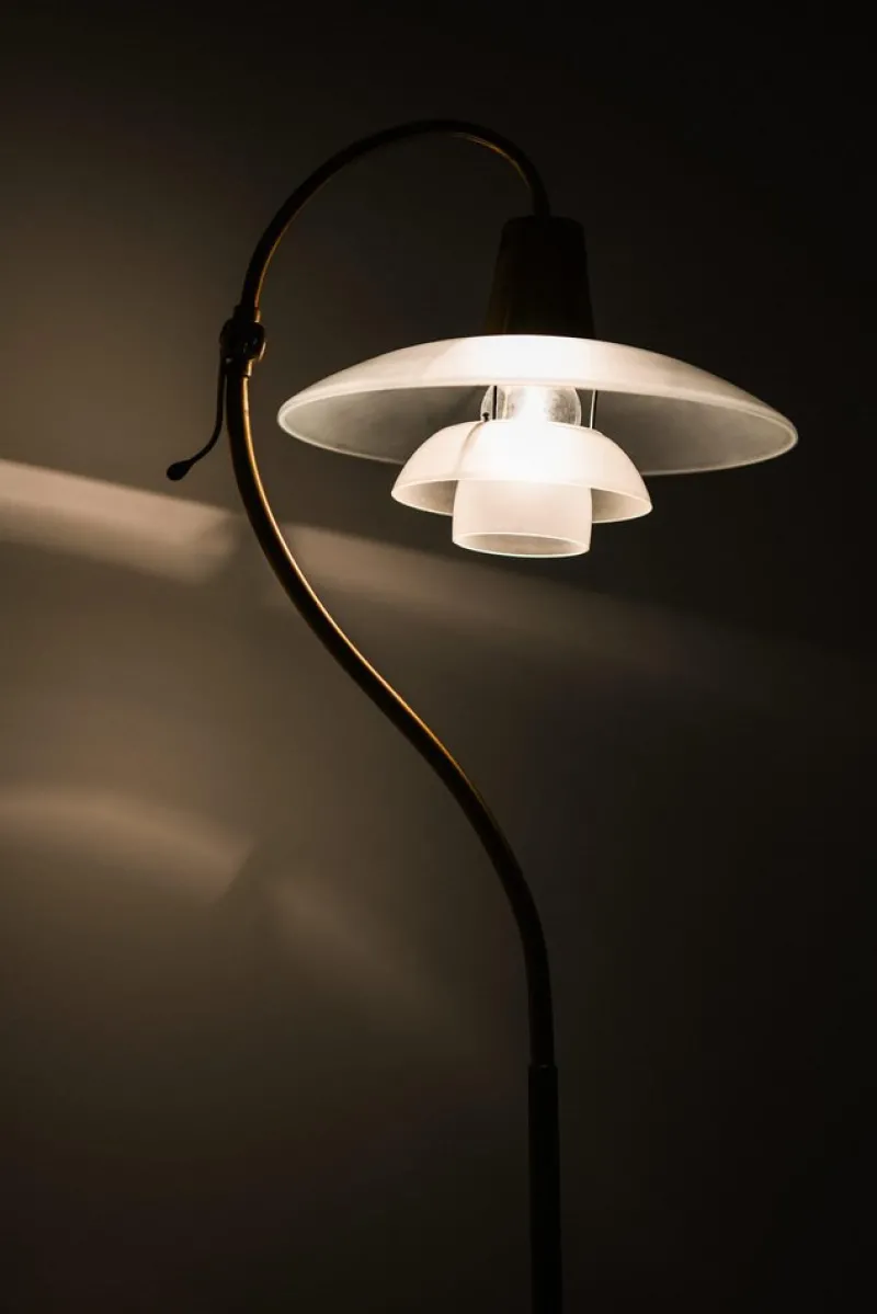 Pamono Floor Lamp in Bronze and Brass with Glass Shades attributed to Poul Henningsen, 1940s> Ceiling Lights