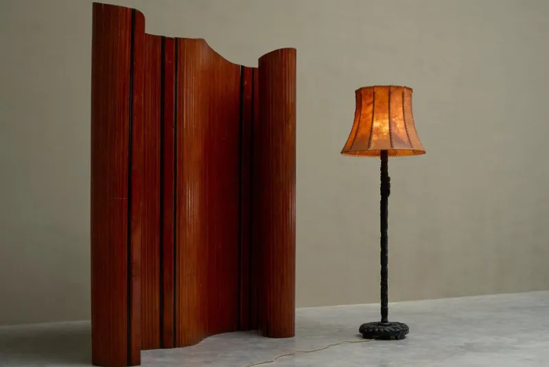 Pamono Floor Lamp in Hand-Carved Wood with Leather Shade, Early 20th Century> Floor Lamps