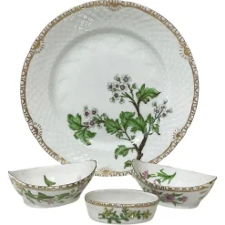 Pamono Flora Danica Porcelain Set by Bing & Grøndahl, Denmark, 1920s, Set of 4> Dinner Plates & Bowls