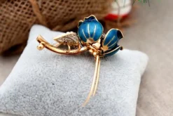 Pamono Flower-Shaped Gold Brooch with Diamond Chips