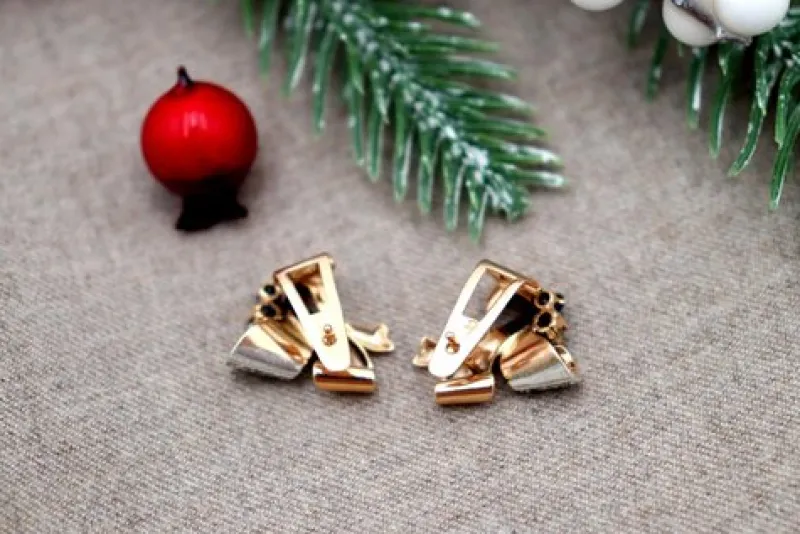 Hot Pamono Flower-Shaped Gold Earrings with Diamond Chips and Two Synthetic Garnet Stones, Set of 2