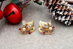 Pamono Flower-Shaped Gold Earrings with Diamond Chips, Set of 2><noscript><img width=