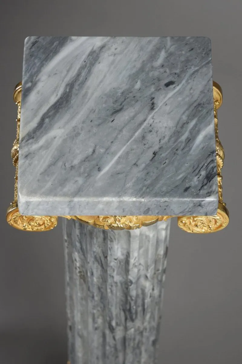 Pamono Fluted Marble Columns with Ionic Capitals, 1900, Set of 2> Pedestals And Columns