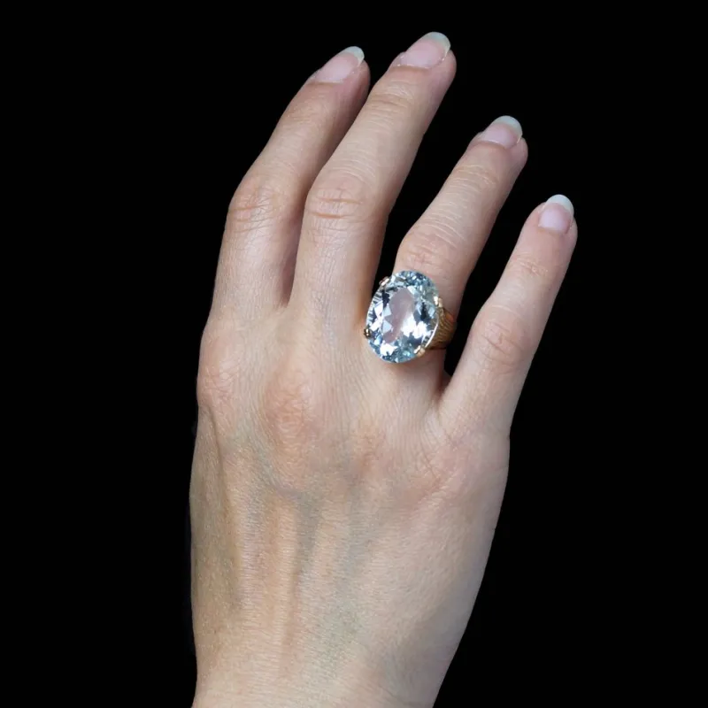 Pamono French 15 Carats Aquamarine 18 Karat Rose Gold Cocktail Ring, 1960s
