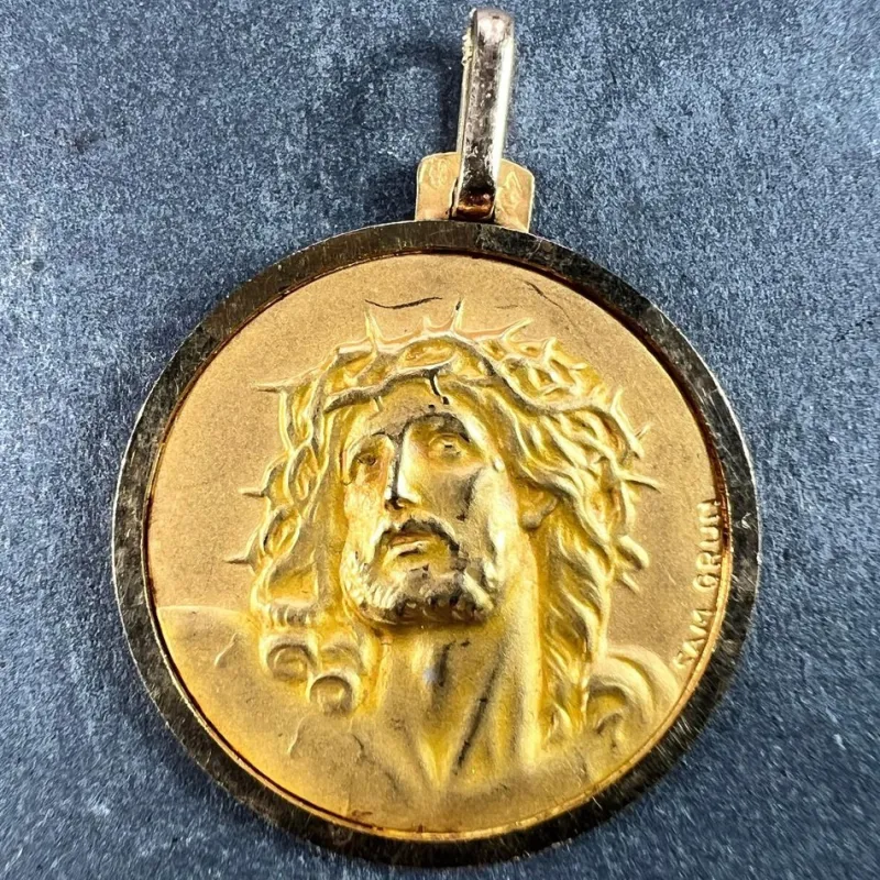 Sale Pamono French 18 Karat Yellow Gold Jesus Christ Crown of Thorns Charm Pendant by Sam Grün, 1920s
