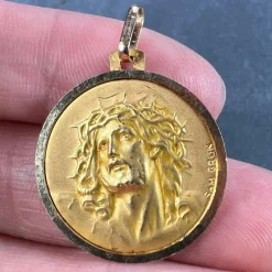 Sale Pamono French 18 Karat Yellow Gold Jesus Christ Crown of Thorns Charm Pendant by Sam Grün, 1920s