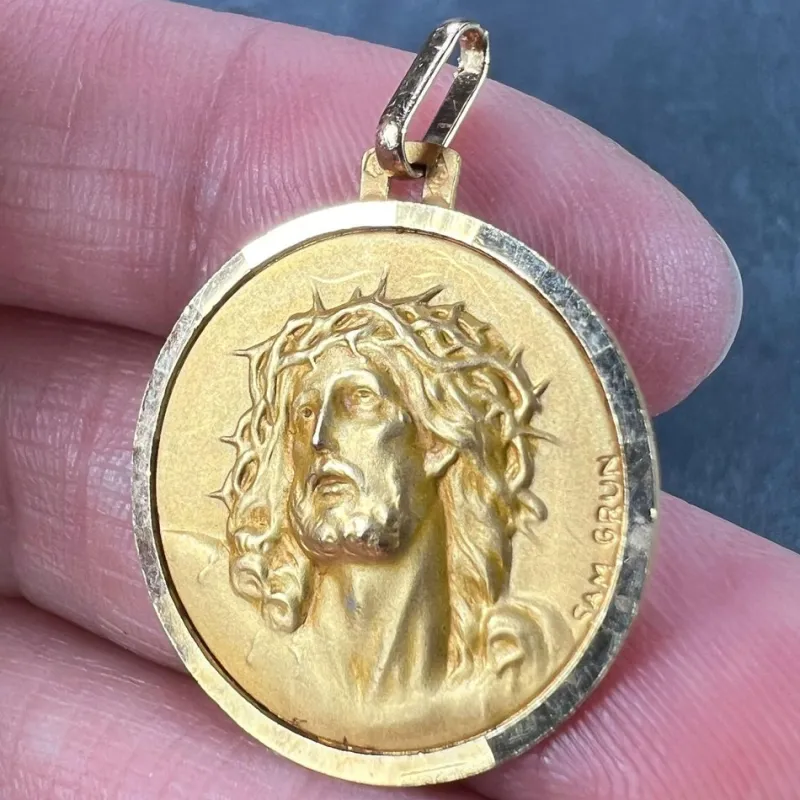 Sale Pamono French 18 Karat Yellow Gold Jesus Christ Crown of Thorns Charm Pendant by Sam Grün, 1920s