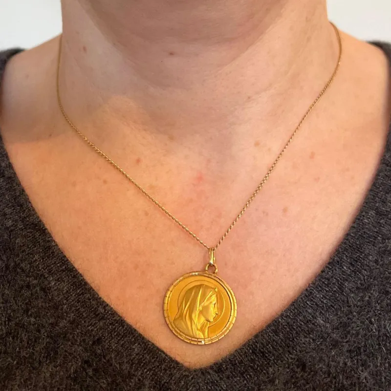 Sale Pamono French 18 Karat Yellow Gold Virgin Mary Medal Pendant Dropsy, 1950s