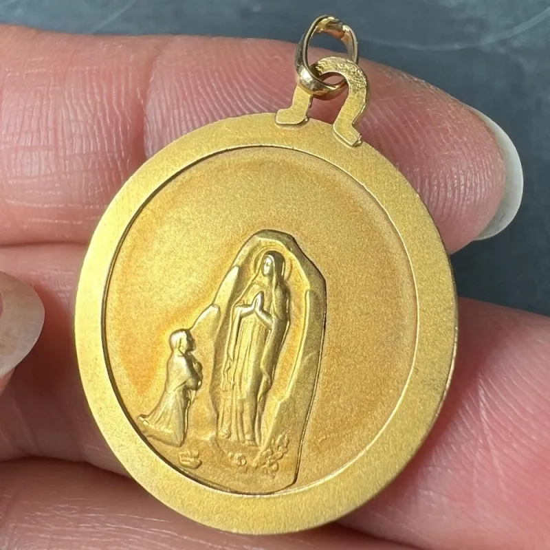 Sale Pamono French 18 Karat Yellow Gold Virgin Mary Medal Pendant Dropsy, 1950s
