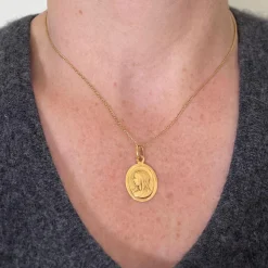 Pamono French 18 Karat Yellow Gold Virgin Mary Medal Pendant from Mazzoni, 1930s><noscript><img width=