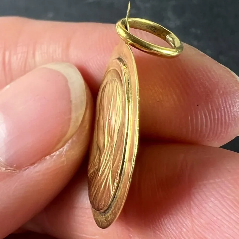 Pamono French 18 Karat Yellow Gold Virgin Mary Medal Pendant from Mazzoni, 1930s> Necklaces