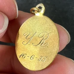 Pamono French 18 Karat Yellow Gold Virgin Mary Medal Pendant from Mazzoni, 1930s><noscript><img width=