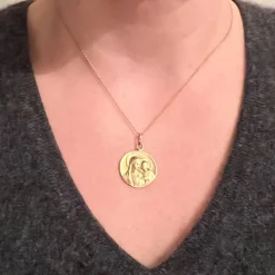 Clearance Pamono French 18 Karat Yellow Gold Madonna and Child Medal Pendant, 1890s