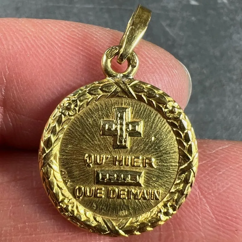 Pamono French 18 Karat Yellow Gold Plus Quhier More Than Yesterday Love Medal Pendant by Augis, 1950s> Rings