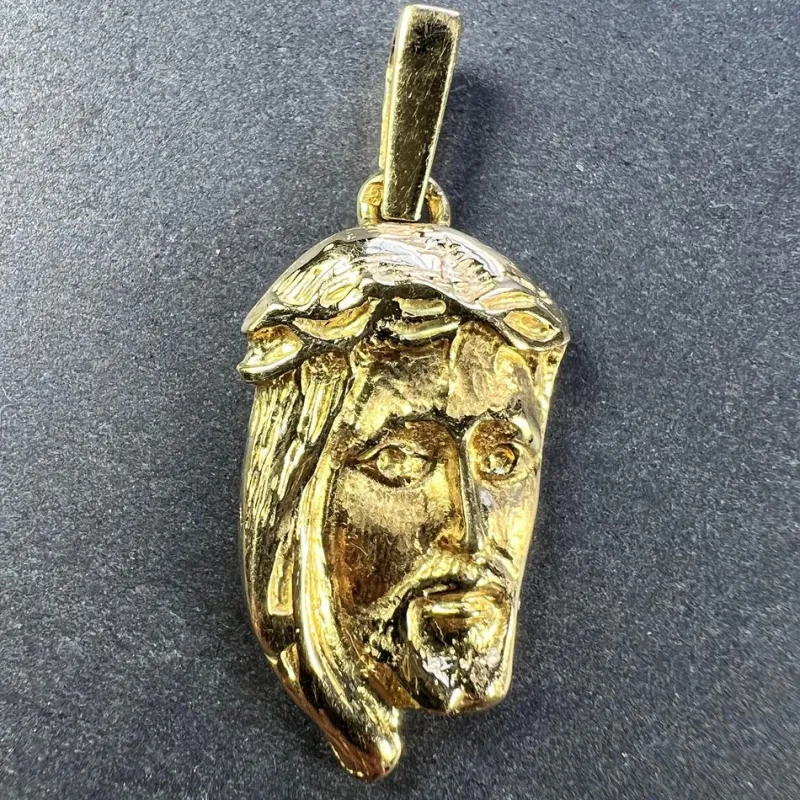 Pamono French 18 Karat Yellow Gold Jesus Christ Crown of Thorns Medal Pendant, 1970s