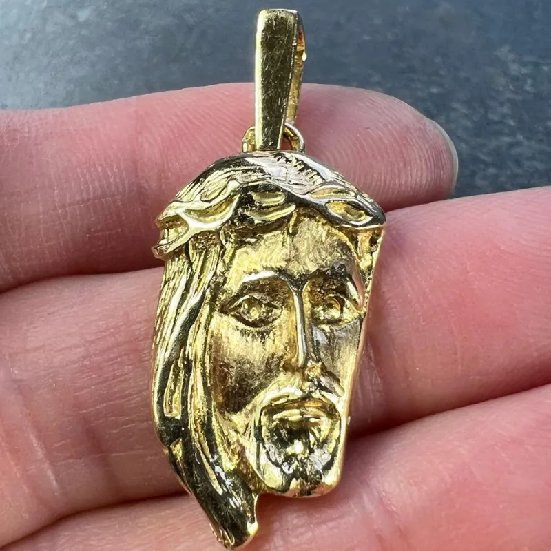 Pamono French 18 Karat Yellow Gold Jesus Christ Crown of Thorns Medal Pendant, 1970s