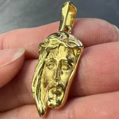 Pamono French 18 Karat Yellow Gold Jesus Christ Crown of Thorns Medal Pendant, 1970s