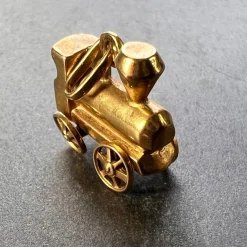 Online Pamono French 18 Karat Yellow Gold Mechanical Steam Train Engine Charm Pendant, 1950s