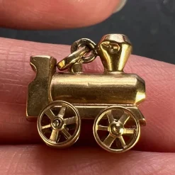 Online Pamono French 18 Karat Yellow Gold Mechanical Steam Train Engine Charm Pendant, 1950s