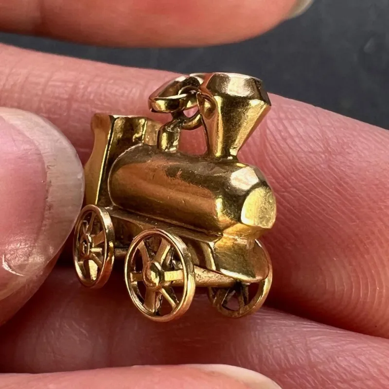 Online Pamono French 18 Karat Yellow Gold Mechanical Steam Train Engine Charm Pendant, 1950s