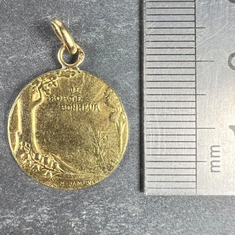 New Pamono French 18 Karat Yellow Gold Bonheur Good Luck Lucky Charm Medal Pendant, 1890s