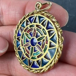 Pamono French 18 Karat Yellow Gold and Enamel Window Plique a Jour Pendant Medal, 1950s><noscript><img width=