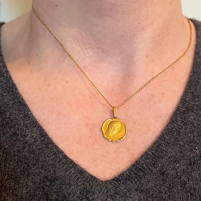 Pamono French 18 Karat Yellow Gold Virgin Mary Religious Medal Pendant, 1960s> Necklaces